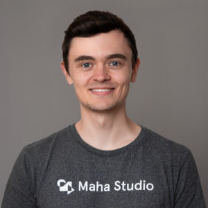 Bild des Geschäftsführers, der das Statement unterstreicht. Es geht um das Problem einer geringen Watchtime und was man dagegen tun kann, mithilfe von Maha Studio als Partner an der Seite von Unternehmen..